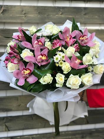 Букет цветов из: Розы и Хризантемы в Ивоте