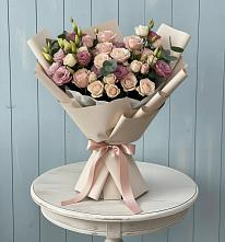 Букет цветов из:  Розы и Лизиантусы в Ивоте