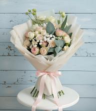 Букет цветов из:  Розы и Лизиантусы в Ивоте