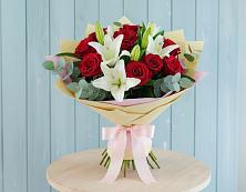 Букет цветов из:  Лилии и Розы в Ивоте