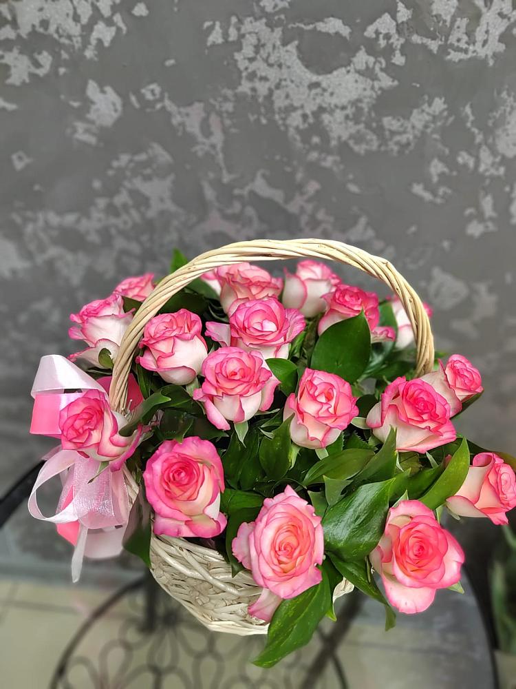 Цветочная композиция из Розы в корзине в Ивоте