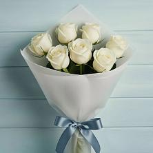 Букет 7 Белых роз Эдлесс Лав в Ивоте