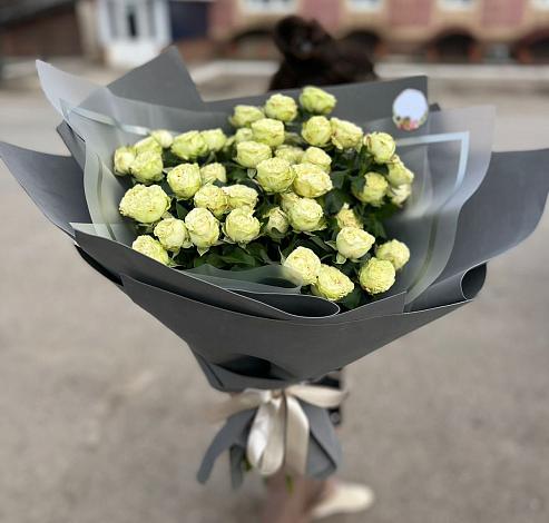 Букет Белые кустовые розы Солинеро в Ивоте