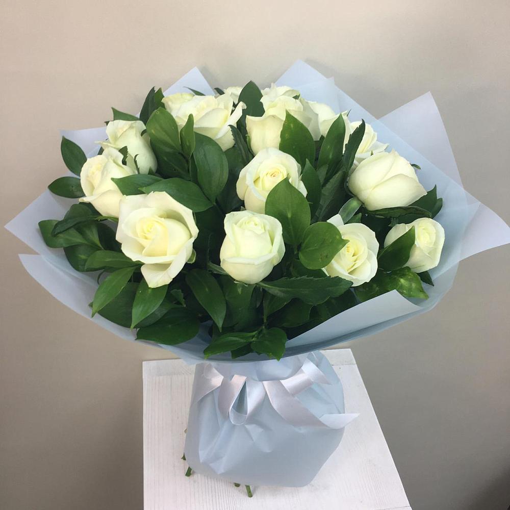 Букет 15 Белых роз Проуд в Ивоте
