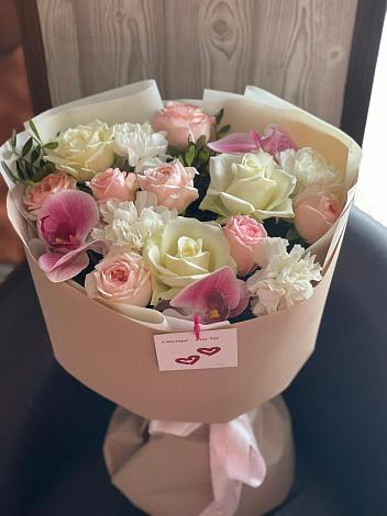 Букет цветов из: Орхидеи, Розы и Гвоздики в Ивоте