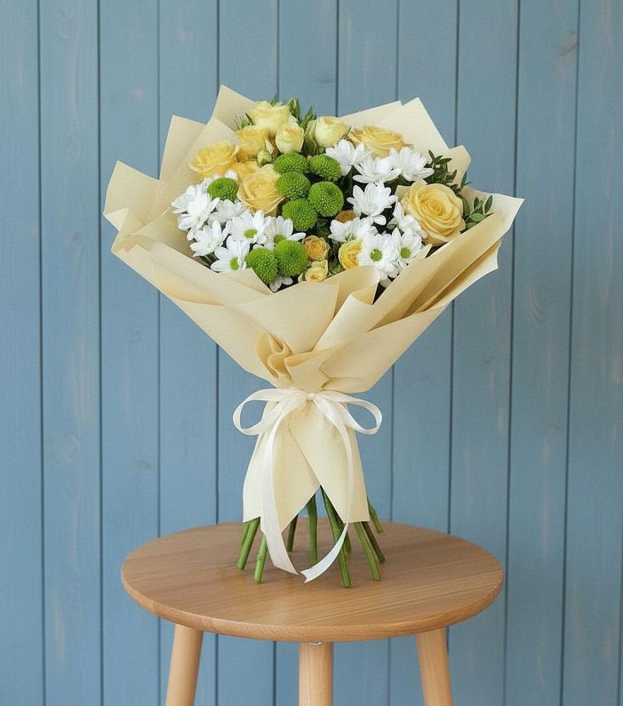 Букет цветов из: Хризантемы и Розы в Ивоте