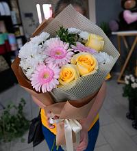 Букет цветов из:  Герберы, Розы и Хризантемы в Ивоте