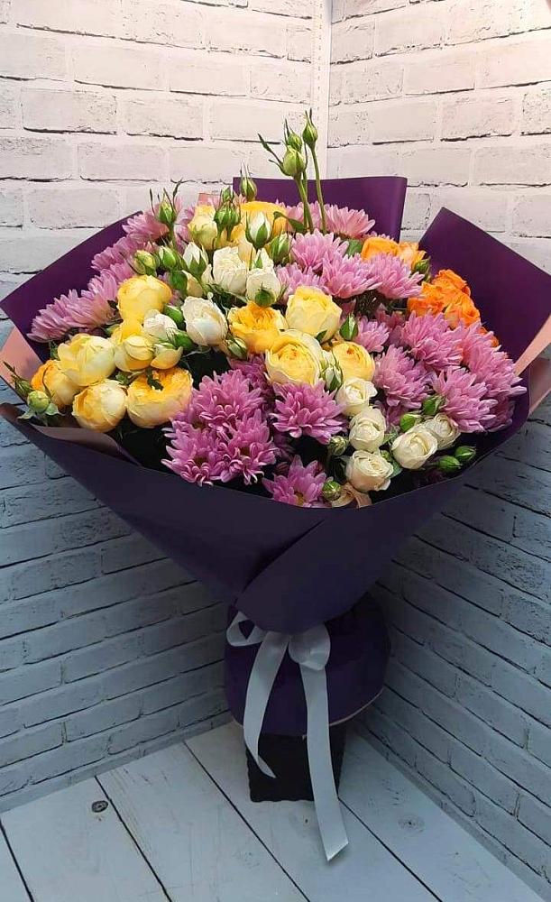 Букет цветов из: Хризантемы и Розы в Ивоте