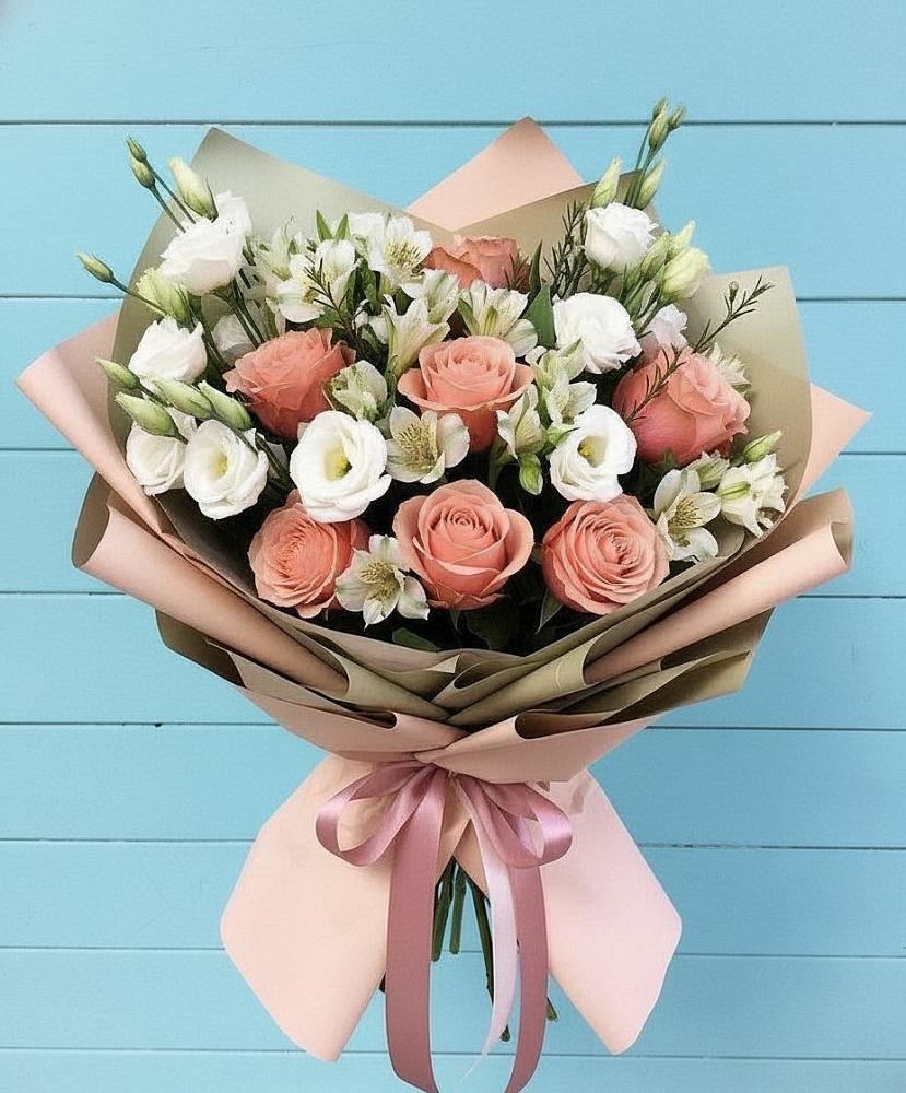 Букет цветов из: Розы, Альстромерии и Лизиантусы в Ивоте