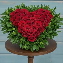 Цветочная композиция из Розы в виде сердца #REPLACE_PRED# Ивоте