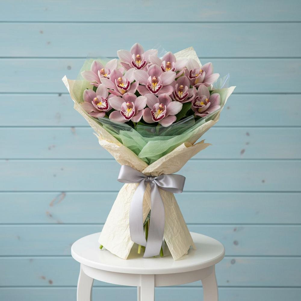 Букет цветов из: Орхидеи и Розы в Ивоте