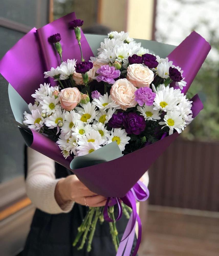 Букет цветов из: Хризантемы, Гвоздики и Розы в Ивоте