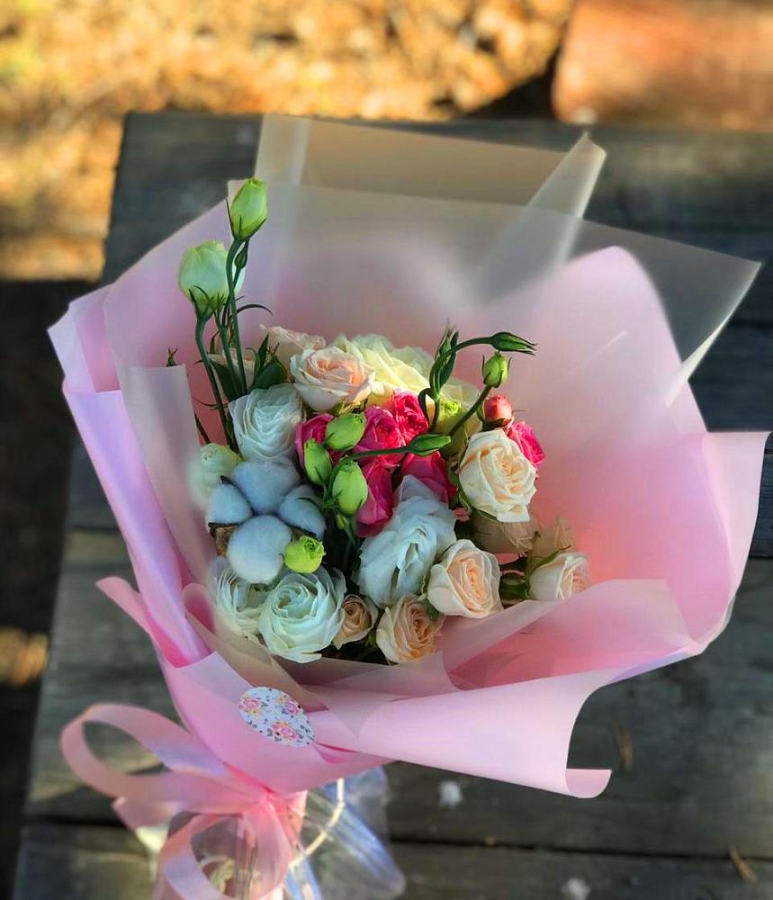 Букет цветов из: Розы и Лизиантусы в Ивоте