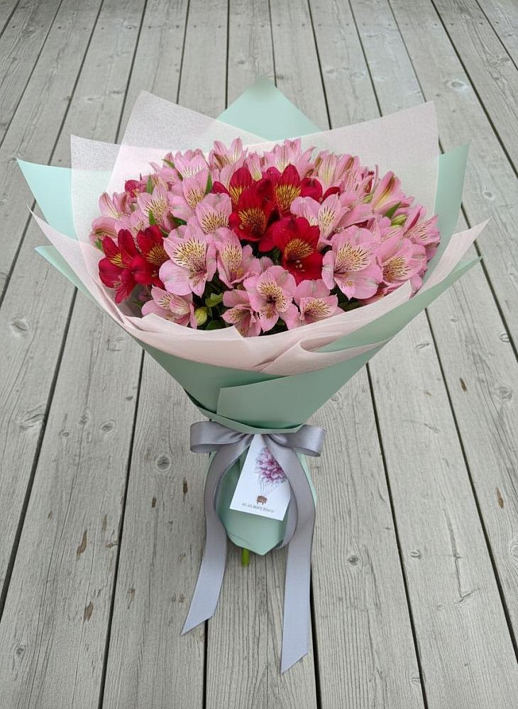 Букет цветов из: Альстромерии в Ивоте
