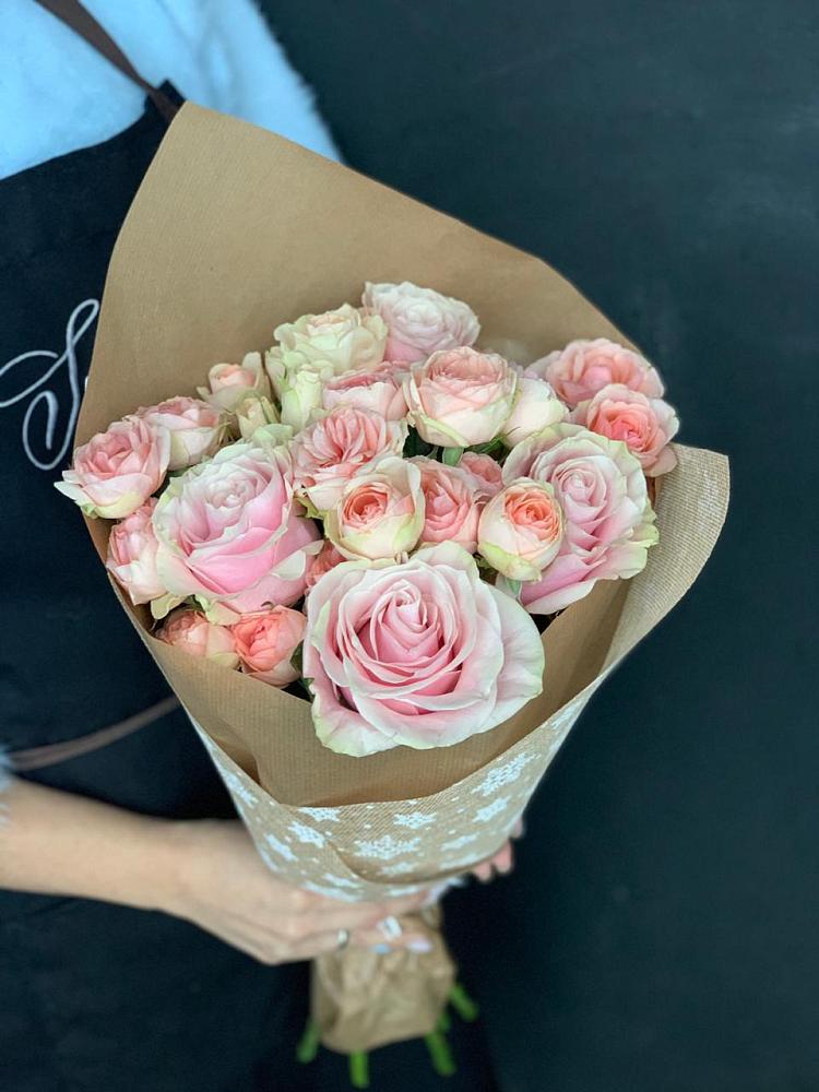 Букет цветов из: Хризантемы и Розы в Ивоте