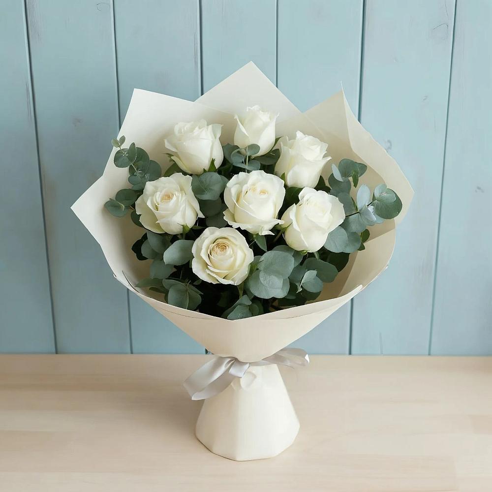 Букет Белые розы в Эвкалипте в Ивоте