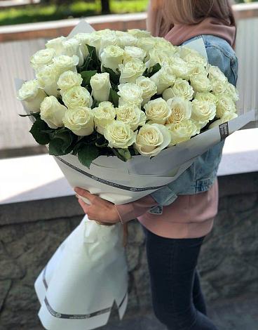 Букет 35 Белых роз в Ивоте
