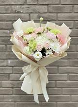 Букет цветов из:  Гвоздики, Розы, Лизиантусы и Хризантемы #REPLACE_PRED# Ивоте