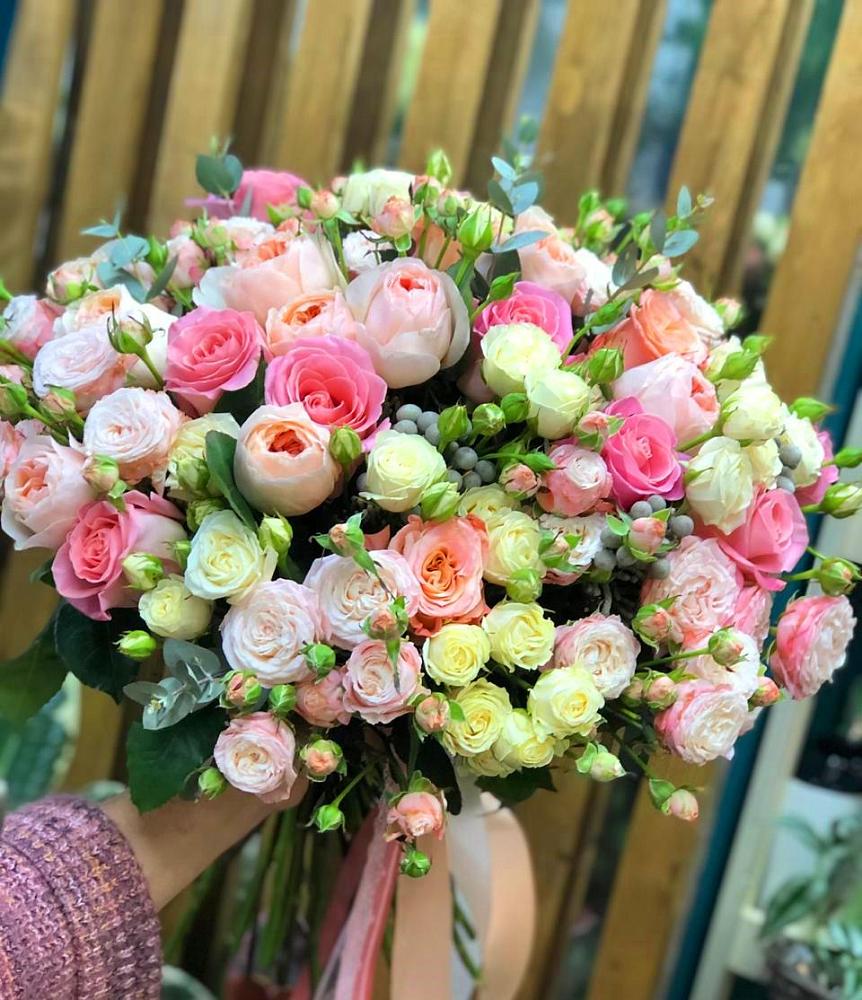 Букет цветов из: Розы в Ивоте