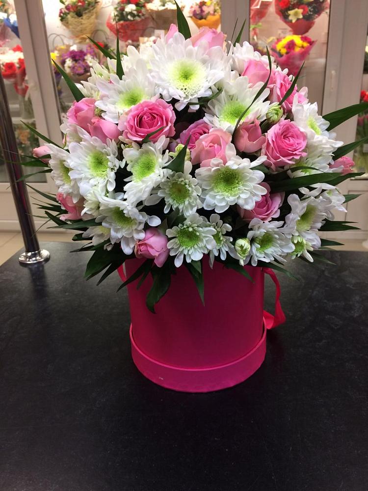 Цветочная композиция из Розы и Хризантемы в шляпной коробке в Ивоте