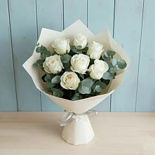 Букет Белые розы в Эвкалипте в Ивоте