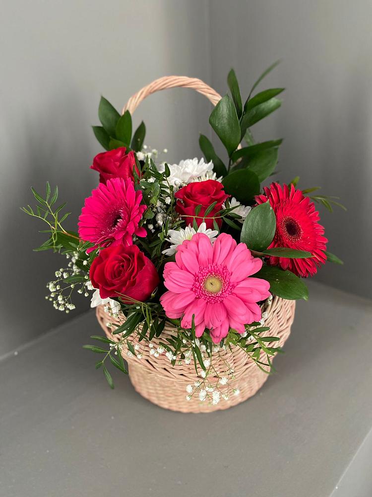 Цветочная композиция из Розы, Хризантемы и Герберы в корзине в Ивоте
