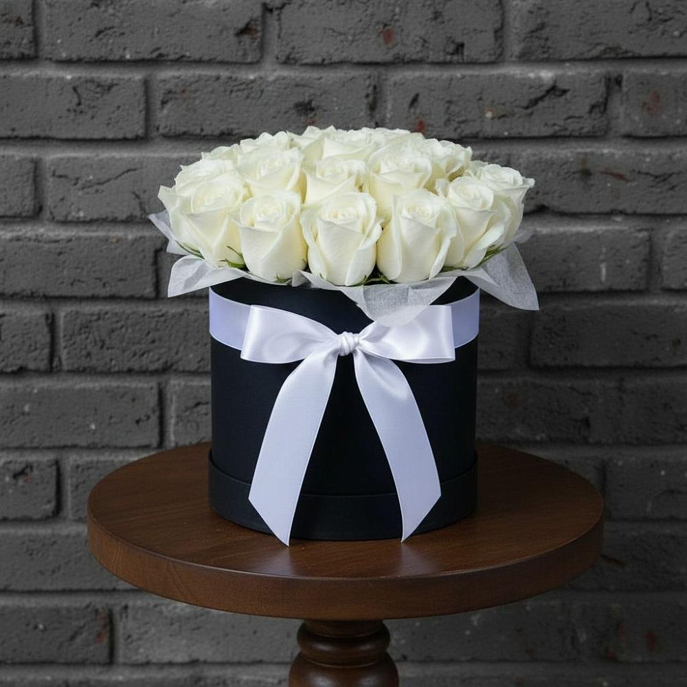 Цветочная композиция из Розы в шляпной коробке в Ивоте