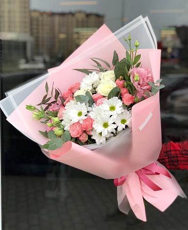 Букет цветов из: Розы, Лизиантусы и Хризантемы в Ивоте