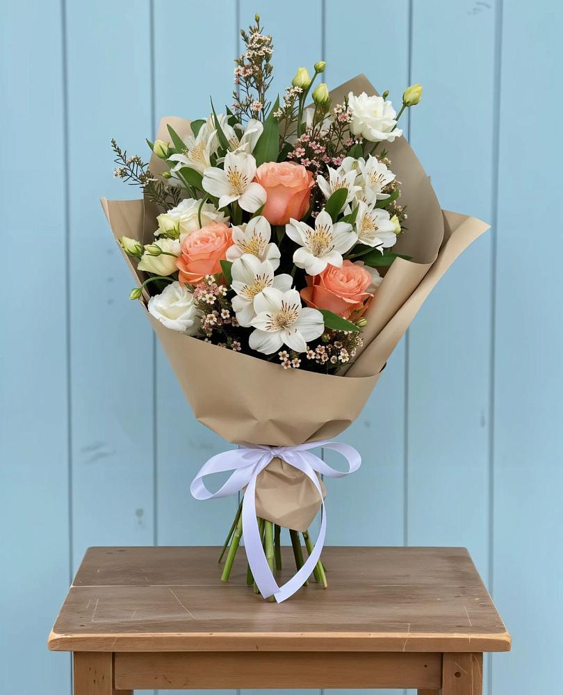 Букет цветов из: Альстромерии, Лизиантусы, Розы и Хризантемы в Ивоте