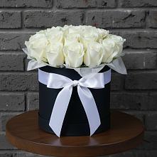 Цветочная композиция из Розы в шляпной коробке в Ивоте